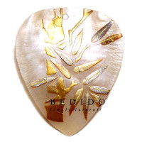 Embossed Hand Painted Shell Natural Pendant