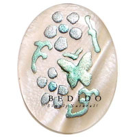 Embossed Hand Painted Shell Natural Pendant