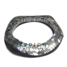 blacklip blocking wavy bangle Shell Bangles